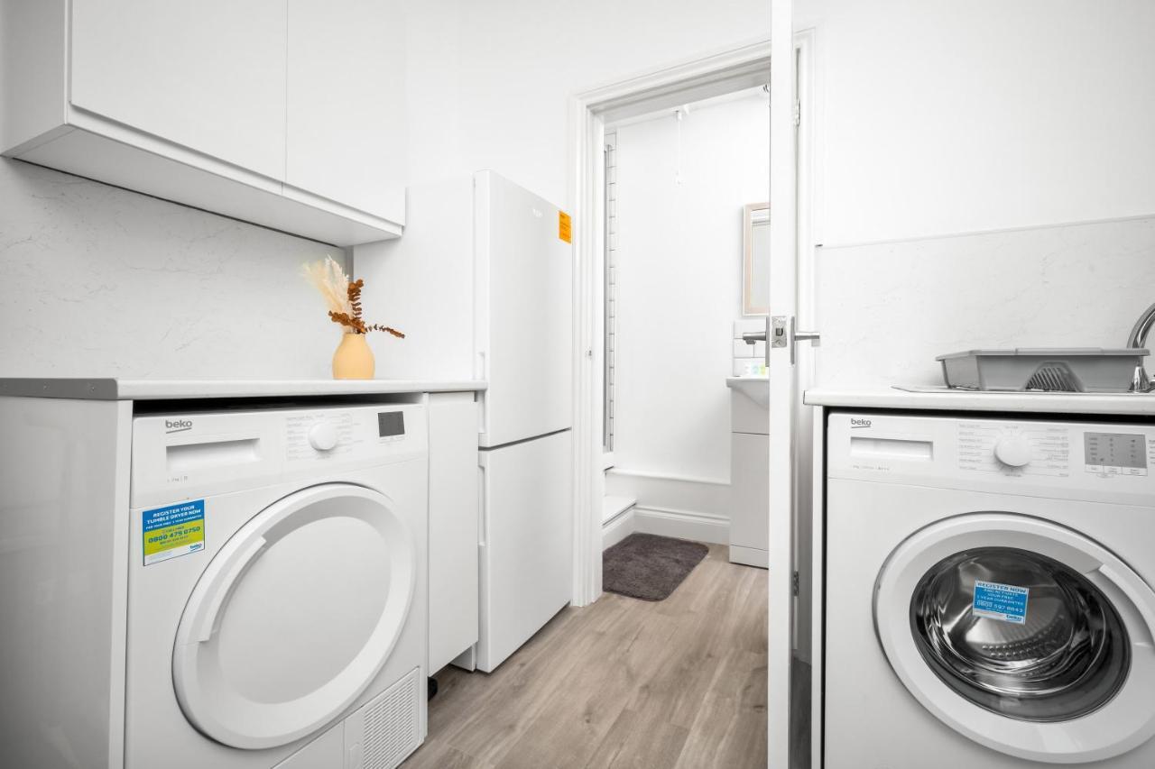 Beautiful Waterside Apartment - Parking - Perry Barr - Top Rated Бирмингам Екстериор снимка